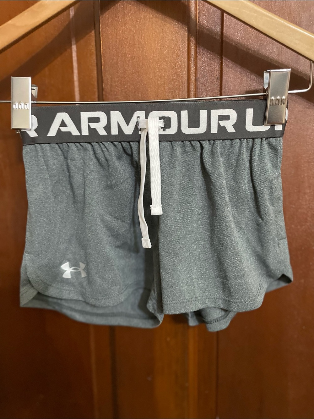 Under Armour girls size youth extra small gray loose athletic shorts